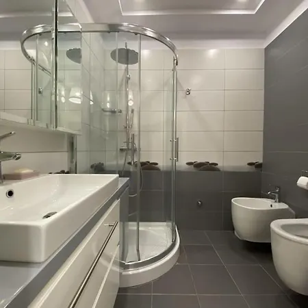 Double With Balcony דירה *